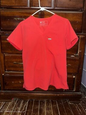 Figs pride set. V neck one pocket top with Zamora joggers SCRUB SET